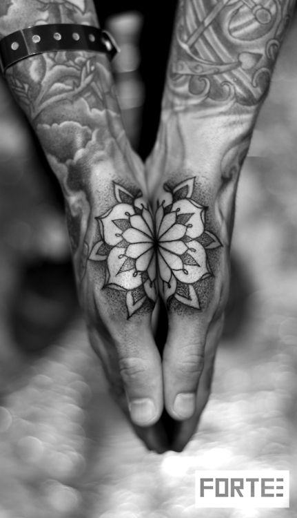 Split floral mandala tattoo ... I love this, love it, love it!! Connecting Tattoos, Paradise Tattoo, Sick Tattoo, Sacred Geometry Tattoo, Geometry Tattoo, Geniale Tattoos, Weird Tattoos, Great Tattoos, Pattern Tattoo