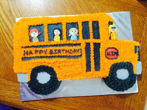 School bus Bus Pull Apart Cupcake Cake, School Bus Cupcakes, School Desserts, School Bus Cake, School Cakes, Birthday Thoughts, School Bus Party, Bus Cake, Pastel Rainbow Cake