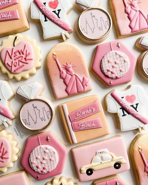 Bachelorette Party Cookies, New York Cookies, Bachelorette Cookies, Biscuit Decoration, Engagement Cookies, Pink Cookies, Bridal Shower Cookies, Cookie Business