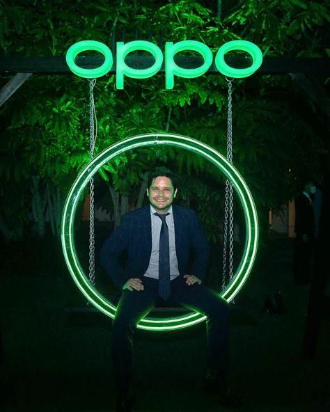 zonas de experiencias para evento de oppo peru en su lanzamiento oficial 2022 Wall Design Outdoor, Event Wall, Photo Booth Wall, Modern Home Exterior, Neon Party Decorations, Creative Booths, Mobile Shop Design, House Front Wall Design, Wall Design Ideas