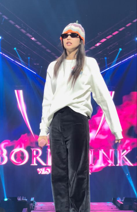 Jennie during soundcheck at the Blackpink concert in Berlin Jennie Kim Soundcheck Outfit, Jennie Kim Winter Outfit, Blackpink Soundcheck Outfits, Jennie Soundcheck Outfit, Blackpink Concert Outfit, Blackpink Soundcheck, Jeans Pants Outfit, Check Outfit, Korean Outfits Kpop