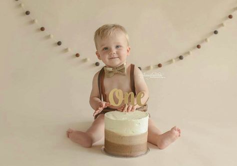 Neutral Cake Smash, Diy Photo Shoot, Neutral Cake, Twin Cake Smash, Cake Smash Inspiration, Cake Smash Theme, Baby Birthday Photoshoot, Baby Boy Newborn Photography, Foto Newborn