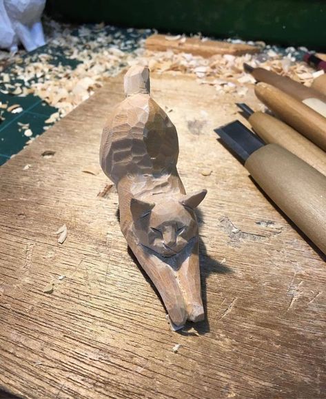 Kunst Inspo, Wooden Carving, Cat Sculpture, Seni 3d, Arte Inspo, Clay Art Projects, Wood Carving Art, Whittling, Wood Sculpture