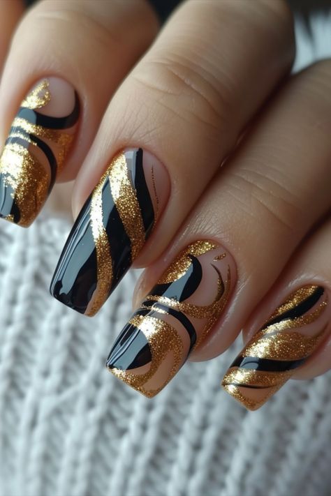 Black and Gold Nails Golden Nails, Elegant Nail Designs, Fall Nail Art Designs, Fancy Nails Designs, Almond Nail, Black Nail Designs, Fall Nail Art, Nails 2024, Nail Designs Spring