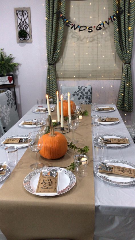 Friendsgiving On A Budget, Friendsgiving Table Set Up, Thanksgiving On A Budget, Friendsgiving Table Setting, Friendsgiving Table, Friendsgiving Ideas, Friendsgiving Decorations, Table Set Up, Thanksgiving Ideas