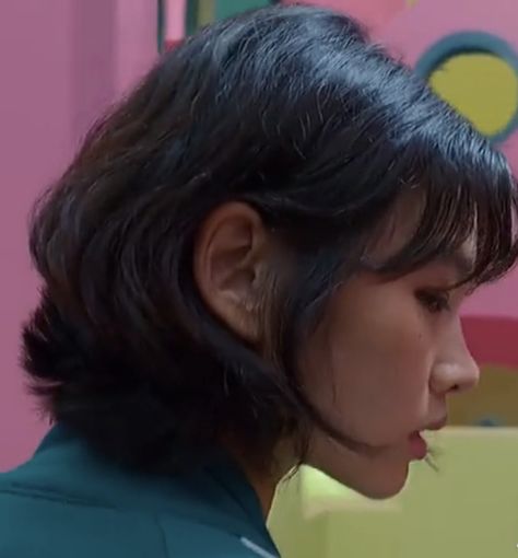 Squid Game Girl Haircut, Kang Sae Byeok Hair, Jung Ho Yeon Short Hair, Squid Game Haircut, Saebyeok Hair, Sae Byeok Hair, 067 Haircut, Hoyeon Jung Short Hair, Hoyeon Hair