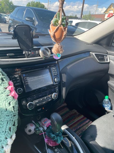 Tapestry In Car, Crochet Steering Wheel, Hippie Car, Diy Flower Crown, Crochet Car, Car Essentials, Car Ideas, In Car, Car Stuff