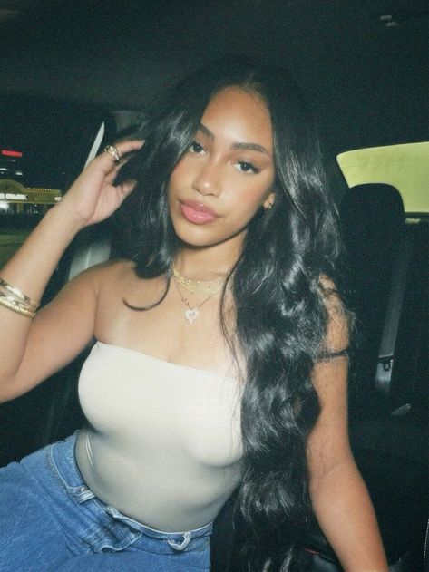 Soft Curls Long Hair, Lori Harvey Aesthetic, Beach Wave Curls, Curls Long Hair, Wave Curls, Highwaisted Jeans, Mixed Girl, Casual Date Night Outfit, Good American Jeans