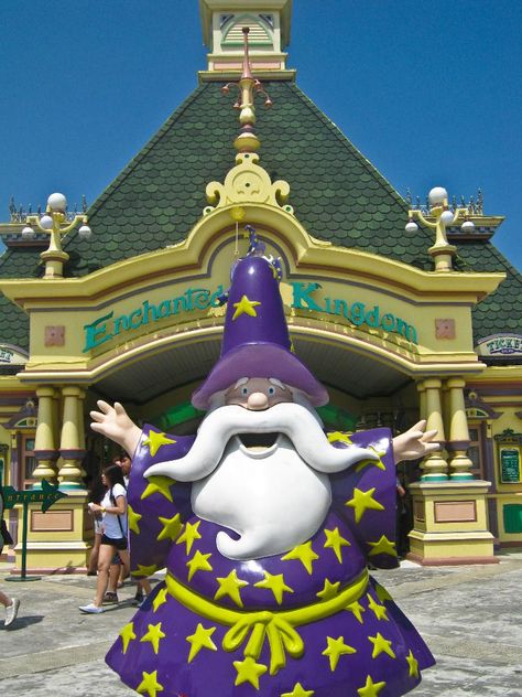 Enchanted Kingdom abbreviated as EK is a theme park in the Philippines. It is located in Santa Rosa City, Laguna, about 29 kilometers from Manila. Enchanted Kingdom Philippines Aesthetic, Enchanted Kingdom Philippines, Aesthetic Grunge Black, Travel Philippines, Enchanted Kingdom, Cartoon Profile, Cartoon Profile Pictures, Manila Philippines, Travel Brochure