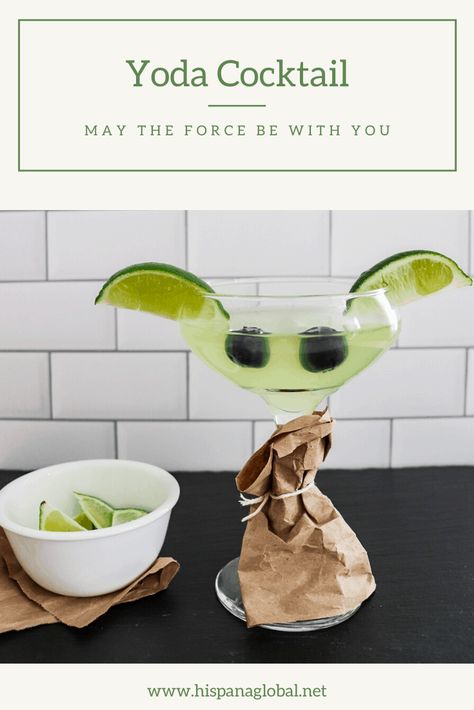 The force is strong with this Yoda cocktail recipe for Star Wars fans - Hispana Global Star Wars Cocktails, Yoda Cocktail, Party Cocktail Bar, Spring Cocktails, Stars Wars, Drinks Alcohol, Cocktail Drinks Recipes, Star Wars Party, Summer Drink