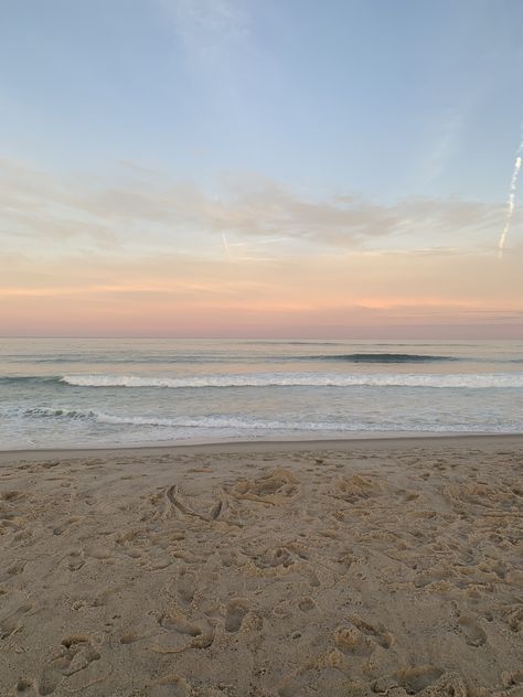 Cape Cod, Massachusetts Cape Cod Summer Aesthetic, Cod Aesthetic, Cape Cod Aesthetic, East Coast Aesthetic, Cape Cod Summer, Summer Beach Wallpaper, Coast Aesthetic, Summer Moodboard, Hamptons Summer