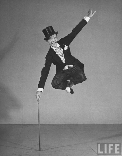 Fred Astaire (1899-1987), born Frederick Austerlitz, was an American film and Broadway stage dancer, choreographer, singer, and actor. His stage and subsequent film career spanned a total of 76 years, during which he made 31 musical films. He was named the fifth Greatest Male Star of All Time by the American Film Institute. He is particularly associated with Ginger Rogers, with whom he made ten films. Fred Astaire Dancing, Classic Dance, A Man In A Suit, Fred And Ginger, Man In A Suit, Jane Russell, Photo Star, Septième Art, Gene Kelly