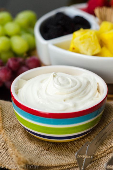 Marshmallow Fluff Fruit Dip, Fruit Dip Recipe, Easy Fruit Dip, Cream Cheese Fruit Dip, Caramelized Onion Dip, Fruit Dips Recipes, Fresh Squeezed Juice, Sweet Dips, Cream Cheese Dips