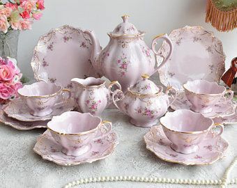 粉色, اللون الوردي pink tea set Pink Tea Set, Tea Set Vintage, Crockery Design, Pink Tea Cups, Vintage Tea Sets, Tea Cup Collection, Pretty Tea Cups, Antique Dishes, Porcelain Tea Set