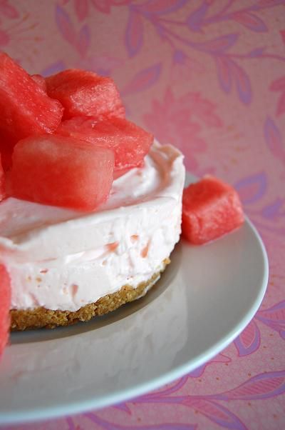 Watermelon Cheesecake, Watermelon Fresca, Yummy Cheesecake, Chilled Desserts, Party Food Dessert, Bistro Food, Bake Cheesecake, Cocktail Desserts, Watermelon Recipes