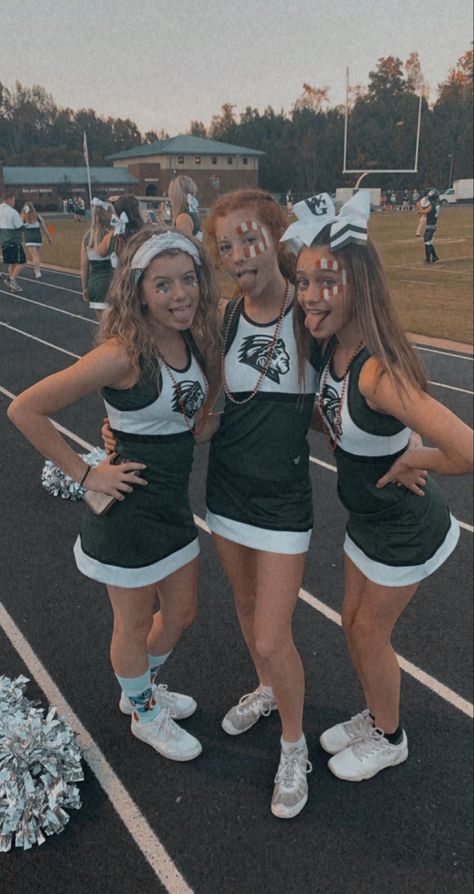 Allstar Cheer Uniform, Cheerleader Group Pictures, Blue Cheerleader Uniform, Varsity Cheerleading, Varsity Cheer, Cute Cheerleaders, Cheer Pictures, Bead Weaving Patterns, Kids Hairstyles