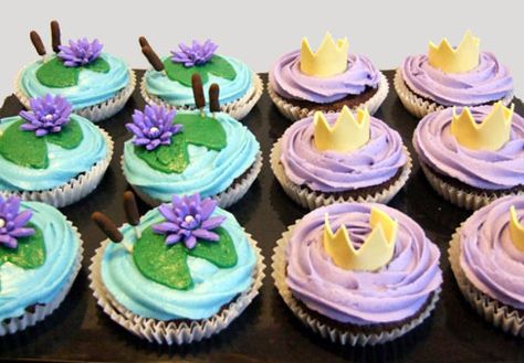 Princess and the Frog cupcakes Tiana Cupcakes, Frog Cake Ideas, Princess And The Frog Cake, Princess And The Frog Party, Princess And The Frog Birthday, Frog Party Ideas, Tiana Party, Princess Tiana Party, Princess Tiana Birthday Party