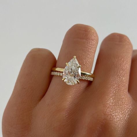 Solitaire Engagement Ring Set, Pretty Engagement Rings, Solitaire Engagement Ring Settings, Anniversary Rings For Her, Pear Diamond Engagement Ring, Cute Engagement Rings, Future Engagement Rings, Pear Shaped Engagement Rings, Pear Engagement Ring