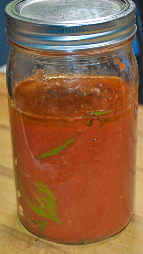 PASSATA is a versatile ingredient that can be used in many different recipes. It makes preserving tomatoes easy and is great for pasta sauces, soups, stews, and other dishes. Some of the uses for passata include spaghetti bolognese, lasagna, pizza sauce, curries, and braised briskets. Bolognese Lasagna, Lasagna Pizza, Preserve Tomatoes, Tomato Passata, Preserving Tomatoes, Italian Pasta Sauce, Braised Brisket, Foraged Food, Pasta Sauces