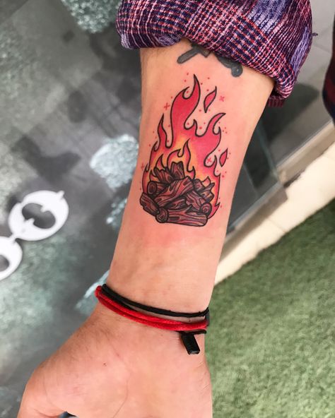 Old School Tattoo Color, Fire Tattoo For Women, Bonfire Tattoo, Campfire Tattoo, Fire Tattoo, Traditional Fireplace, Traditional Tattoos, American Traditional Tattoo, School Tattoo