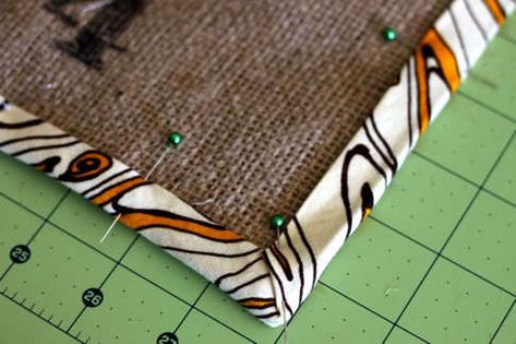 Learn how to sew with bias tape: How to start & finish, sew it on, and make a mitered corner. Everything you need to know about how to sew with bias tape. Bias Tape Corners, Bias Tape Tutorial, Sewing Bias Tape, Sewing Alterations, Quilt Binding, Sewing Leather, 2 Step, Quilting Tips, Bias Tape