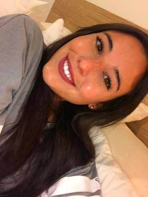 Heartland Amy, Angie Varona, Mom Pictures, Bedroom Pictures, New Photo Download, Photo Download, Photo To Video, Beautiful Smile, New Pictures