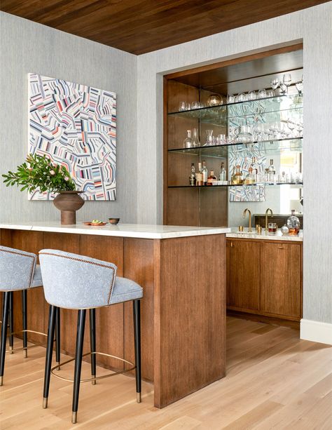 Midcentury Bar Ideas, Home Bar Mid Century, Wet Bar Counter, Mid Century Modern Basement Bar, Mid Century Basement Bar, Midcentury Wet Bar, Midcentury Modern Bar Stool, Mid Century Wet Bar, Mid Century Modern Wet Bar