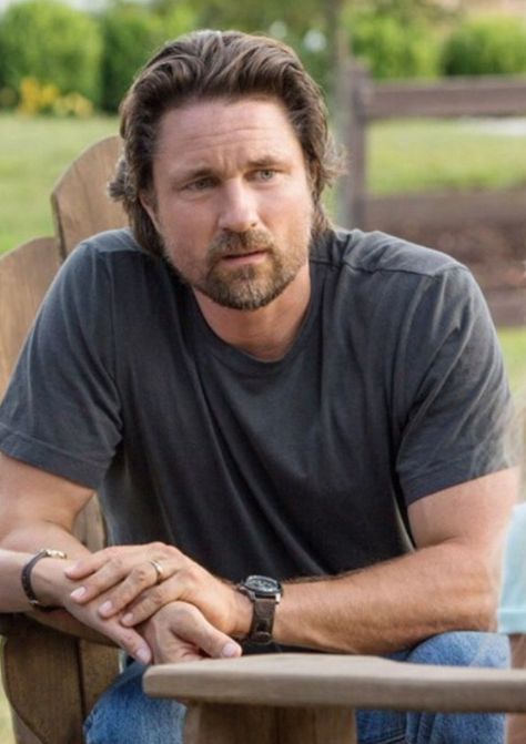 Jack Sheridan, Nathan Riggs, Martin Henderson, Virgin River, Apple Gift Card, Kelly Ripa, Patrick Dempsey, Gerard Butler, Dream Boy