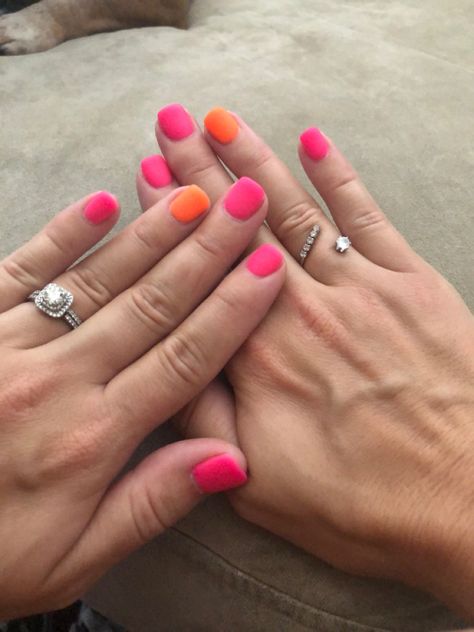 Hot Pink And Orange Nails Short, Pink And Orange Manicure, One Hand Pink Other Hand Orange Nails, Orange And Pink Dip Nails, One Hand Hot Pink One Hand Orange Nails, Summer Nails Pink And Orange, Orange Pink Nails, Hot Pink And Orange Nails, Pink Orange Nails