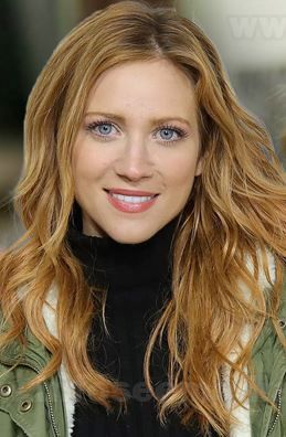 Brittany Snow Red Hair, Strawberry Red Hair, Actresses With Black Hair, Bright Red Hair Color, Auburn Red Hair, Boyfriends And Girlfriends, Light Red Hair, Deep Red Hair, Red Hair With Blonde Highlights