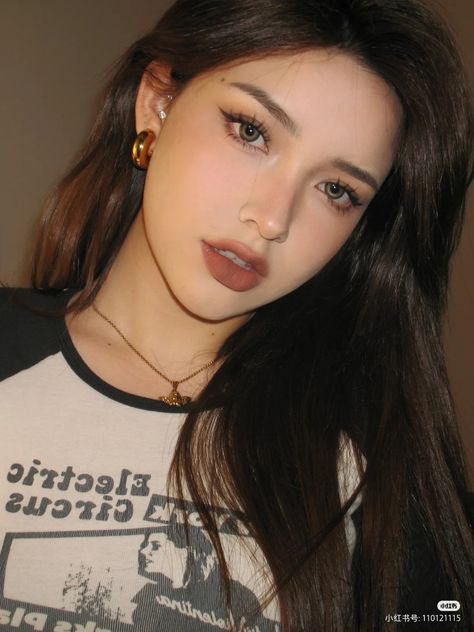 Asian Makeup On Western Features, Warm Toned Makeup Looks, Warm Tone Makeup Looks, Tan Asian Makeup, Warm Undertone Makeup, Makeup Inspo Korean, Asian Brows, Vietnamese Makeup, Cool Tone Makeup Looks