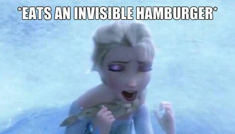 Elsa eats invisible hamburger Frozen Funny, Frozen Memes, I Understood That Reference, Funny Disney Memes, Memes Hilarious, Disney Memes, Frozen 2, Disney Funny, Disney Fun