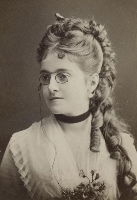 Opera soprano Adelina Patti Adelina Patti, Musical Hair, Historical Hairstyles, Victorian Photography, 1870s Fashion, Victorian Hairstyles, 1800s Fashion, Victorian Photos, Ethnic Hairstyles