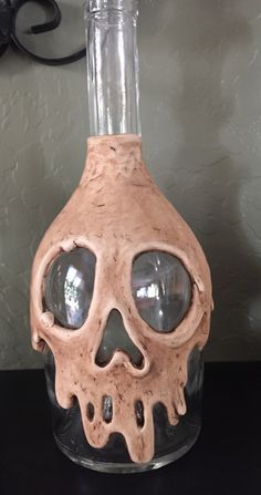 Air Dry Clay Skull, Clay Skull, Halloween Decor Diy, Halloween Bottles, Diy Halloween Decor, A Skull, Halloween Inspiration, Halloween Deco, Halloween Props