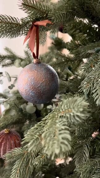 73+ DIY Christmas Ornaments That Are Super-Easy to Make | Hometalk Diy Vintage Ornaments, Tie Ornaments, Christmas Tree Dyi, Iron Ornaments, Mercury Glass Diy, Diy Christmas Ornament, Ornament Garland, Pinecone Ornaments, Festival Diy