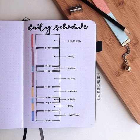 65+ Mind blowing Minimalist Bullet Journal Spreads | My Inner Creative if you are wanting some amazing minimal spreads to keep you uncluttered in your bullet journal try these! Updated september 2019 to include a bunch more amazing spreads! #minimalbujo #bulletjournal #bulletjournalcommunity #bujolover #minimalspreads #minimalidea #minimalistbulletjournal Minimalist Bullet Journal Layout, Bullet Journal Daily Spread, Bullet Journal Daily, Daily Bullet Journal, Weekly Log, Minimalist Bullet Journal, Bullet Journal Minimalist, Bullet Journal Monthly Spread, Bullet Journal Cover Page