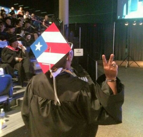 Puerto Rican graduation cap Puerto Rican Graduation Cap, Design Graduation Cap, Puerto Rico Pictures, Hispanic Aesthetic, Puerto Rico History, Diy Graduation Cap, Puerto Rican Pride, Puerto Rican Culture, Puerto Rico Flag