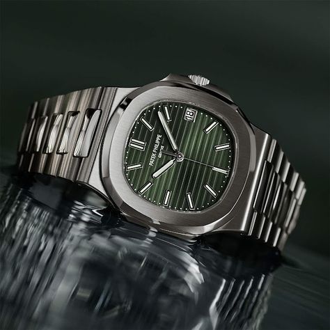 Patek Philippe Geneve, Nautilus Patek Philippe, Patek Phillipe, Money Images, Patek Philippe Watches, Green Watch, Dream Watches, Hand Watch, Fossil Watches