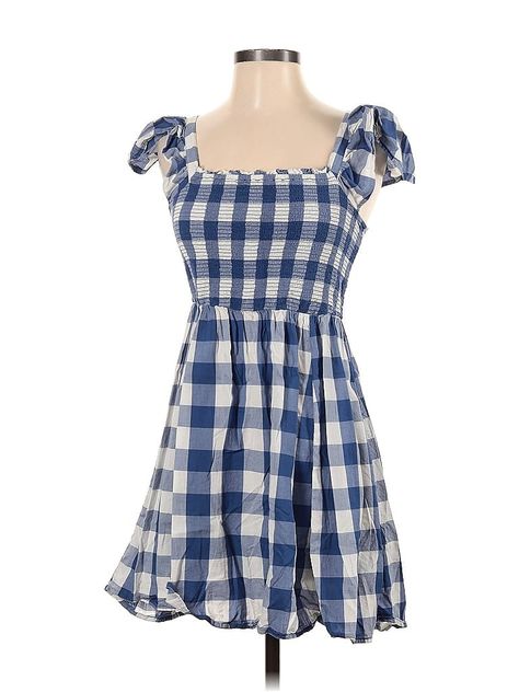 Old Navy Casual Dress Size: Small Blue Dresses - used. 54% COTTON, 46% RAYON, Square, Checkered/Gingham, Short, Short Sleeve | Old Navy Casual Dress: Blue Checkered/Gingham Dresses - Used - Size Small Blue Checkered, Gingham Dress, Dress Blue, Blue Dresses, Gingham, Old Navy, Casual Dress, Size Small, Navy