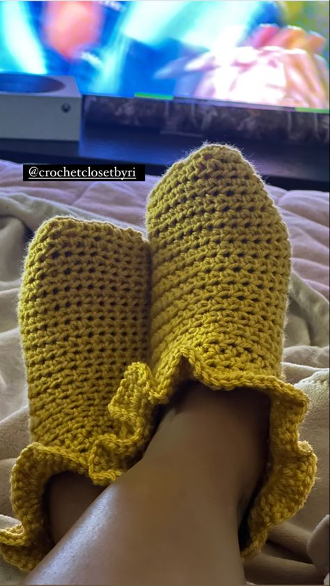 insta: @crochetclosetbyri tiktok: thaatssriannn Crochet Projects Black, Crochet Socks Tutorial, Socks Ruffle, Cute Sweatpants Outfit, Ruffle Socks, Crochet Socks Pattern, Cute Sweatpants, Crochet Ruffle, Cold Fits