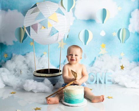 Hot Air Balloon First Birthday, Hot Air Balloon Cake, Cake Smash Theme, Birthday Background Design, Baby Cake Smash, First Birthday Cake Smash, Baby Boy 1st Birthday Party, 1st Birthday Photoshoot, Baby Birthday Themes