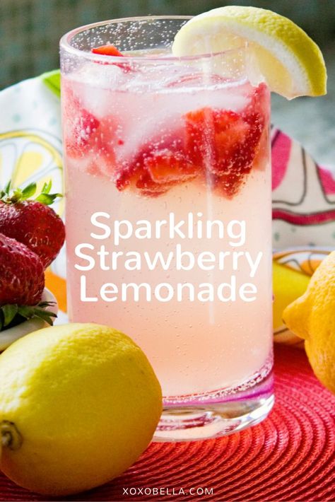 Sparkling Strawberry Lemonade xoxobella.com How To Make Sparkling Lemonade, Strawberry Sparkling Water Drink, Sparkling Lemonade Recipe, Sparkling Lemonade Non Alcoholic, Sparkling Drinks Non Alcoholic, Sodastream Recipes, Strawberry Lemonade Punch, Sparkling Water Recipes, Sparkling Strawberry Lemonade