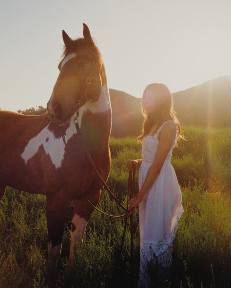 Every horse girls dream…Hannah & Beau making their way through the Malibu hills as the sun sets & the light fades. Pure magic ✨ Check out High Horse Malibu @highhorsemalibu & book your own sunset trail ride…the views truly can’t beat & Shayna & Nick are the absolute best trail guides! As always, all film 🎞️ Photoshoot Los Angeles, Western Photoshoot, Summer Shoot, Lakes In California, High Horse, Trail Ride, Horse Dress, Sun Sets, Film Photographers