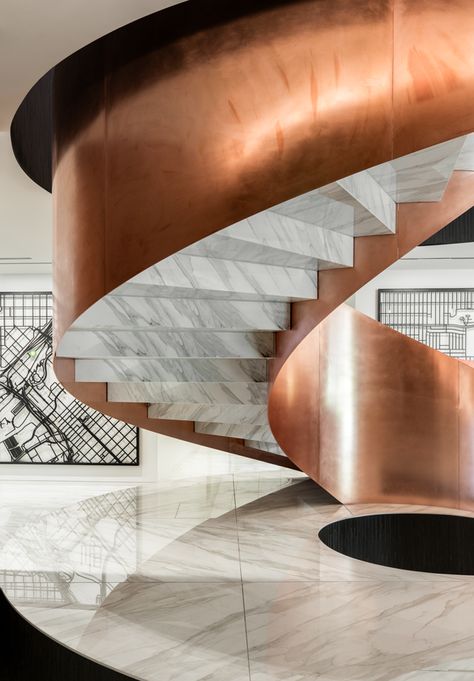 Circle Stairs, Staircase Banister Ideas, Luxurious Staircase, سلالم حلزونية, Timber Stair, Luxury Staircase, Hotel Bali, Circular Stairs, Copper Interior