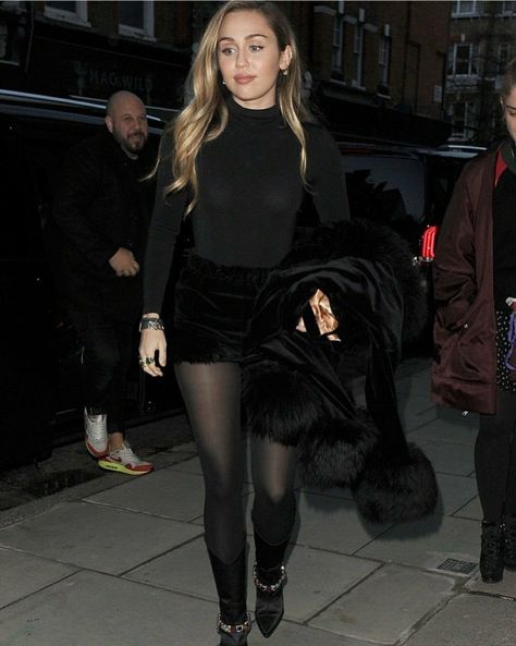 Miley Cyrus All Black Outfit, Miley Cyrus Black Outfit, Miley Cyrus Christmas Outfit, Black Mesh Tights Outfit, Miley Cyrus Black Dress, Winter Black Tights Outfit, Dresses With Pantyhose Outfits, Sheer Tights Outfit Fall, Pantyhose Outfit Aesthetic