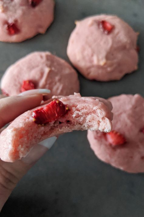 Berry Cookies Recipes, Strawberry Rose Cookies, Strawberry Vanilla Cookies, Strawberry Cookies With Fresh Strawberries, Extra Strawberry Recipes, Strawberry Lime Cookies, Strawberry Puree Cookies, Soft Strawberry Cookies, Cookies With Fresh Strawberries