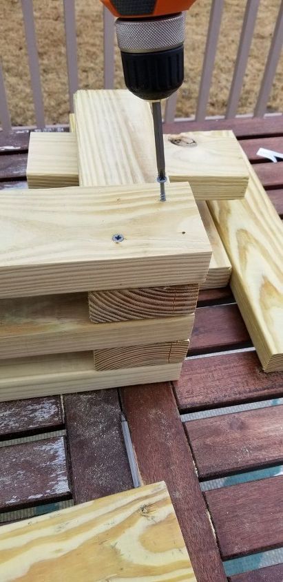 2x4 Bench Diy, Diy Patio Bench, 2x4 Bench, Wood Bench Outdoor, Diy Bench Outdoor, Patio Benches, Small Building, Bench Diy, Diy Entryway