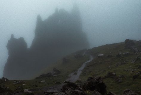 Foggy Scotland, Scottish Aesthetic, Scotland Aesthetic, Autumn Fall Aesthetic, Dark Window, Rain Weather, Fairy World, Cold Rain, Witchy Aesthetic