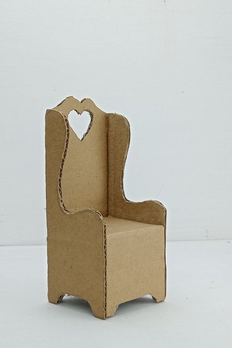 Cardboard chair Chair Crafts, Cardboard Art Projects, Cardboard Chair, Cardboard Dollhouse, Tiny Furniture, Miniature Chair, Doll Furniture Diy, Diy Baby Furniture, Diy Doll Miniatures