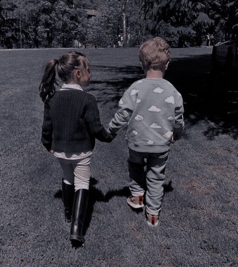 Little Boy And Girl Best Friends, Fraternal Twins Boy And Girl Aesthetic, Siblings Pictures Aesthetic, Little Siblings Aesthetic, Boy And Girl Siblings, Siblings Aesthetic, Elite Aesthetic, Little Siblings, Blonde Twins